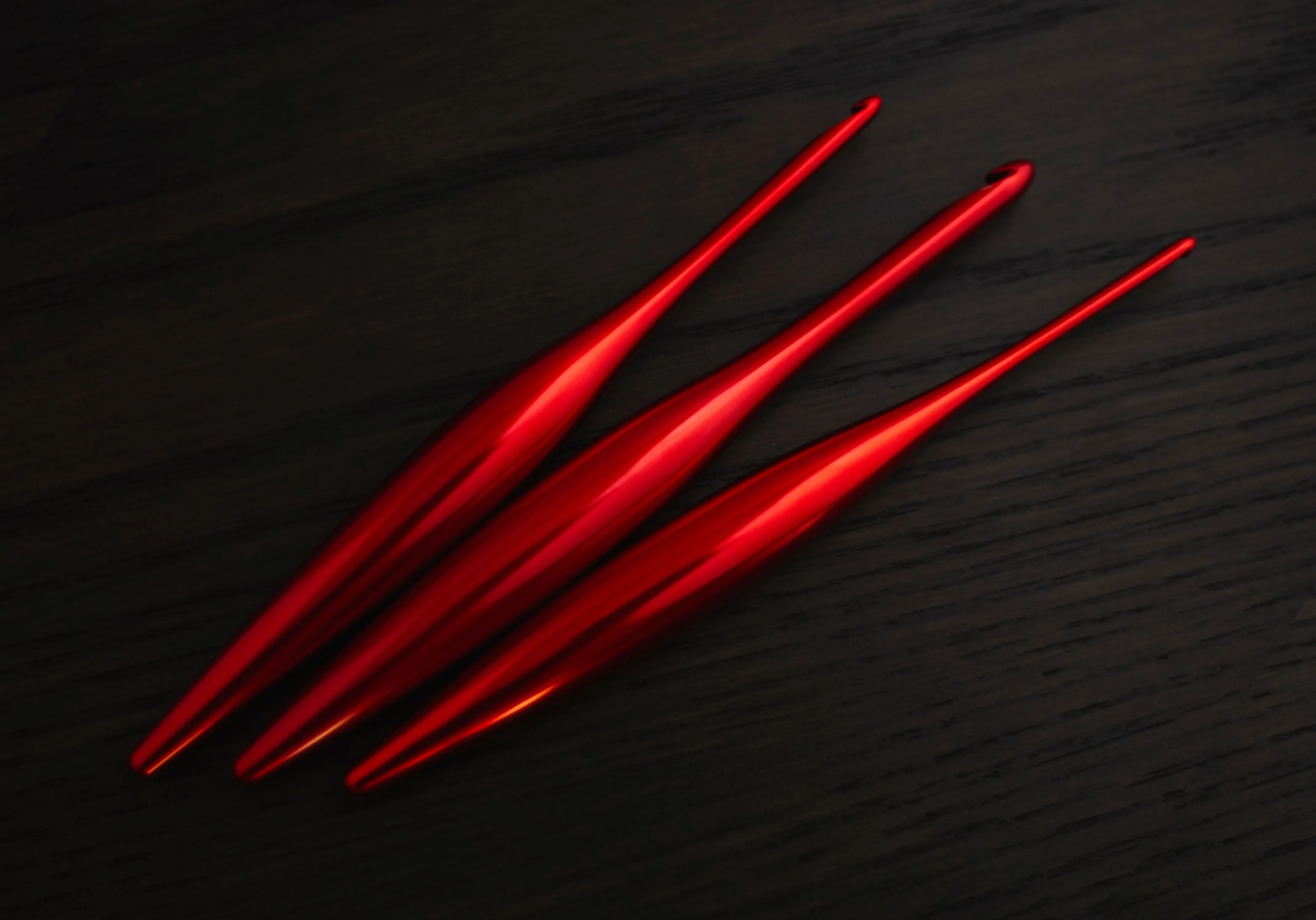 Limited Edition Red Streamline Metal Crochet Hooks