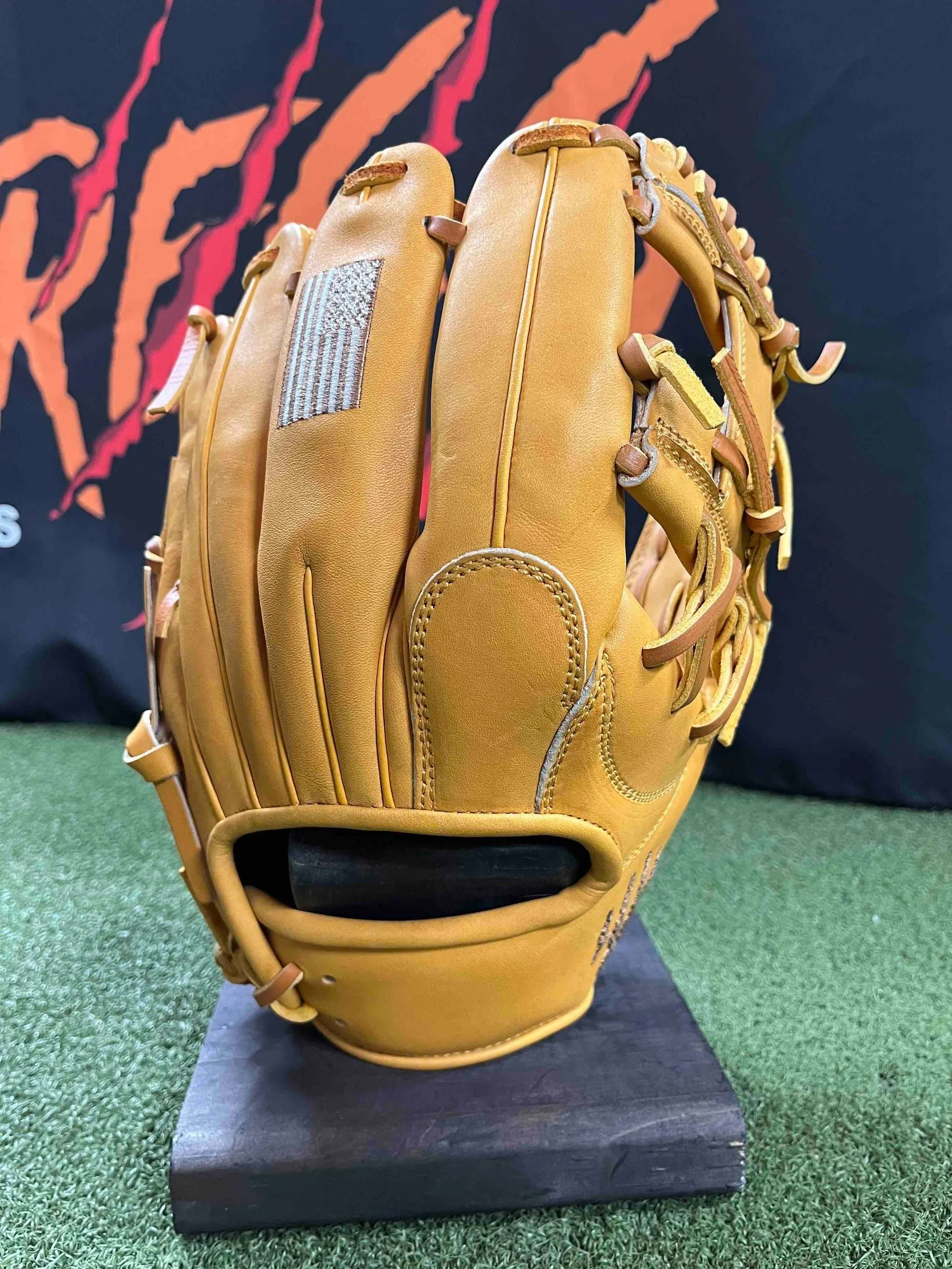 TRADITION SERIES TAN I-WEB PRO SELECT LTD.